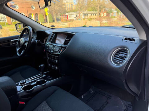 2017 Nissan Pathfinder SV