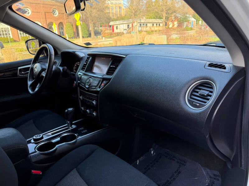 2017 Nissan Pathfinder SV