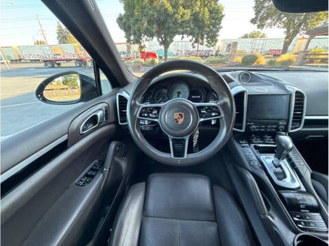 2017 Porsche Cayenne S E-Hybrid Platinum Edition