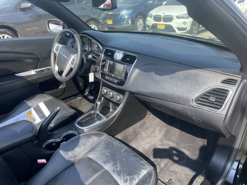 2014 Chrysler 200 Limited