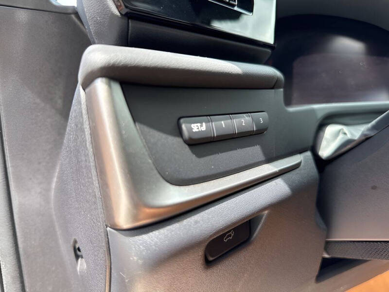 2023 Lexus RZ 450e Luxury