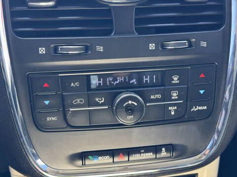 2014 Chrysler Town and Country Touring