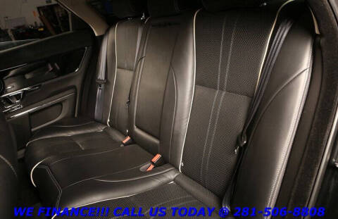 2016 Jaguar XJ R-Sport