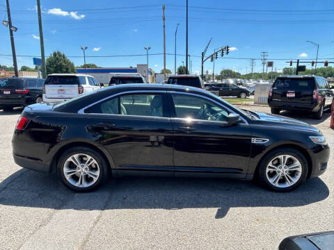 2017 Ford Taurus SE