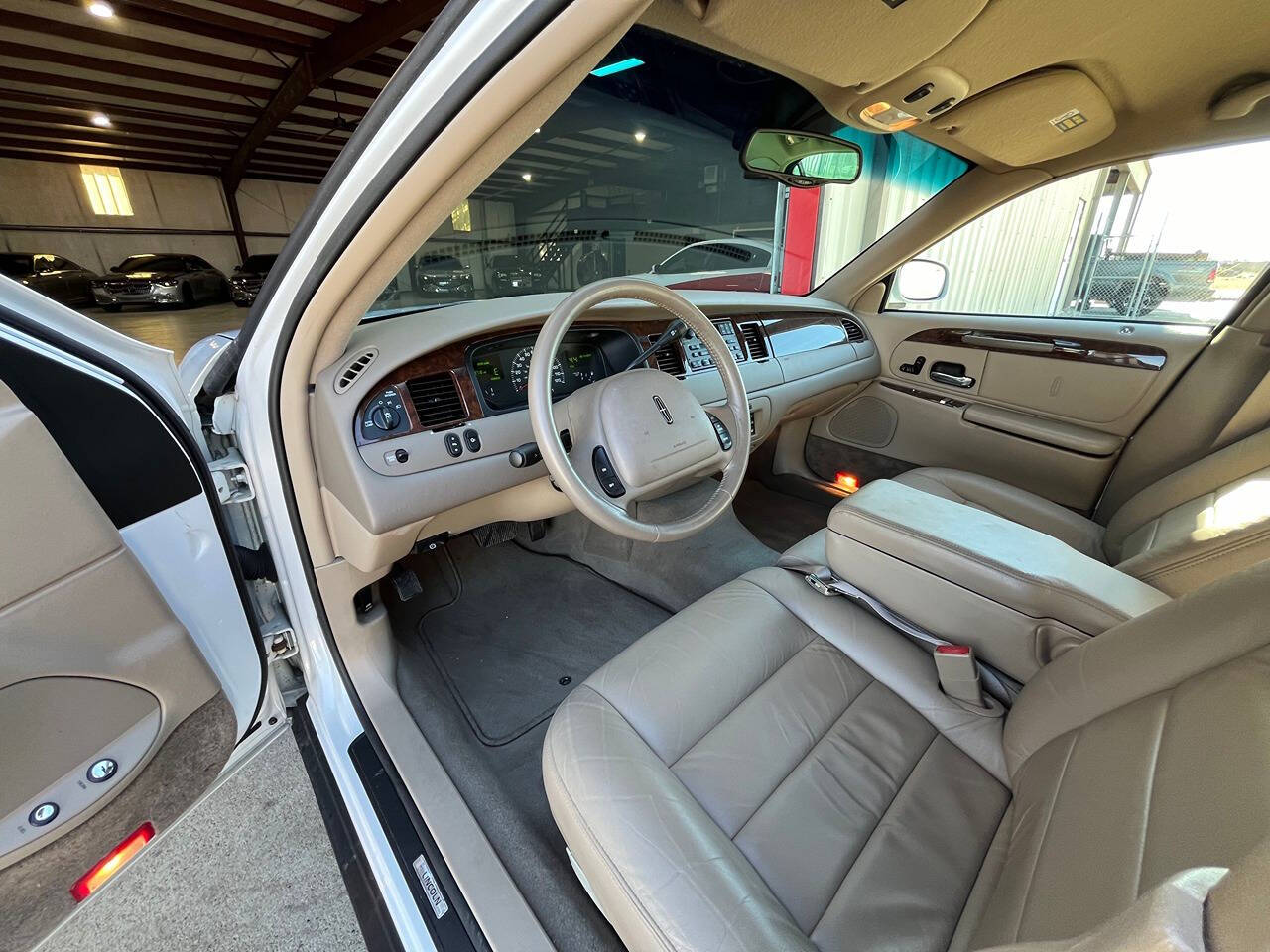 2002 Lincoln Town Car for sale at Carnival Car Company in Victoria, TX