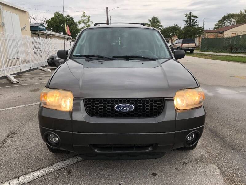 2006 Ford Escape for sale at UNITED AUTO BROKERS in Hollywood FL