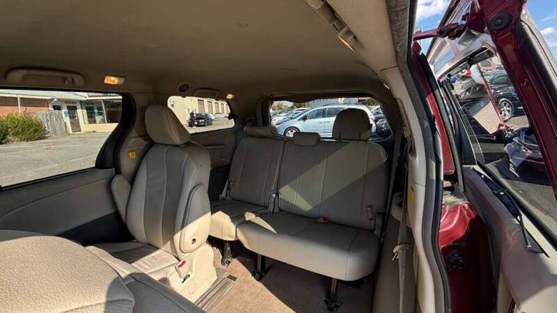 2012 Toyota Sienna XLE 8-Passenger
