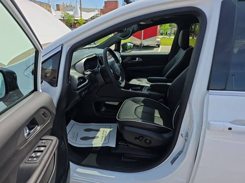 2027 Chrysler Pacifica Limited
