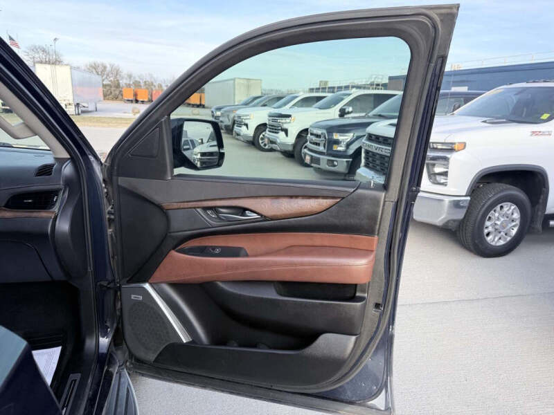 2017 Cadillac Escalade ESV Luxury
