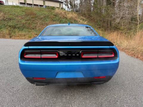 2016 Dodge Challenger 392 HEMI Scat Pack Shaker