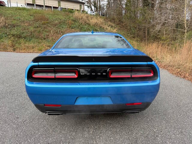 2016 Dodge Challenger 392 HEMI Scat Pack Shaker