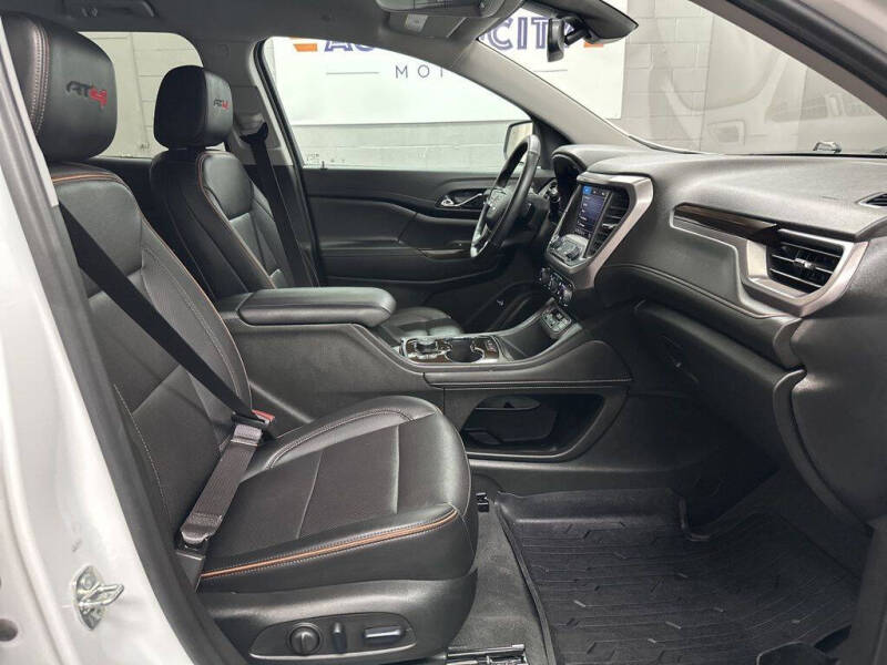 2023 GMC Acadia AT4