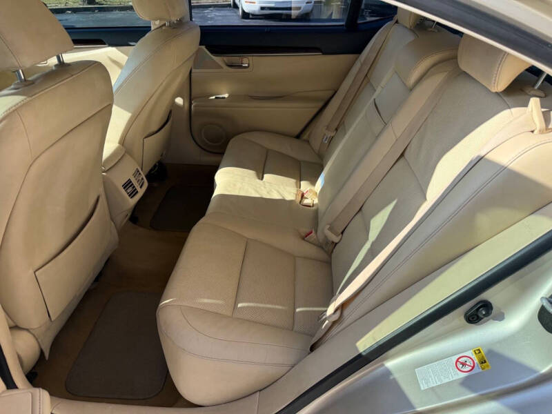 2014 Lexus ES 350 - Photo 8