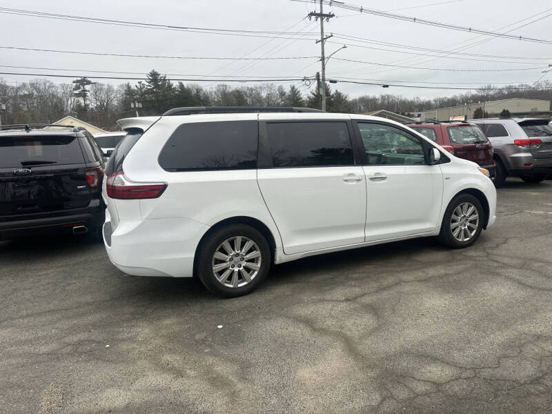 2017 Toyota Sienna LE 7-Passenger