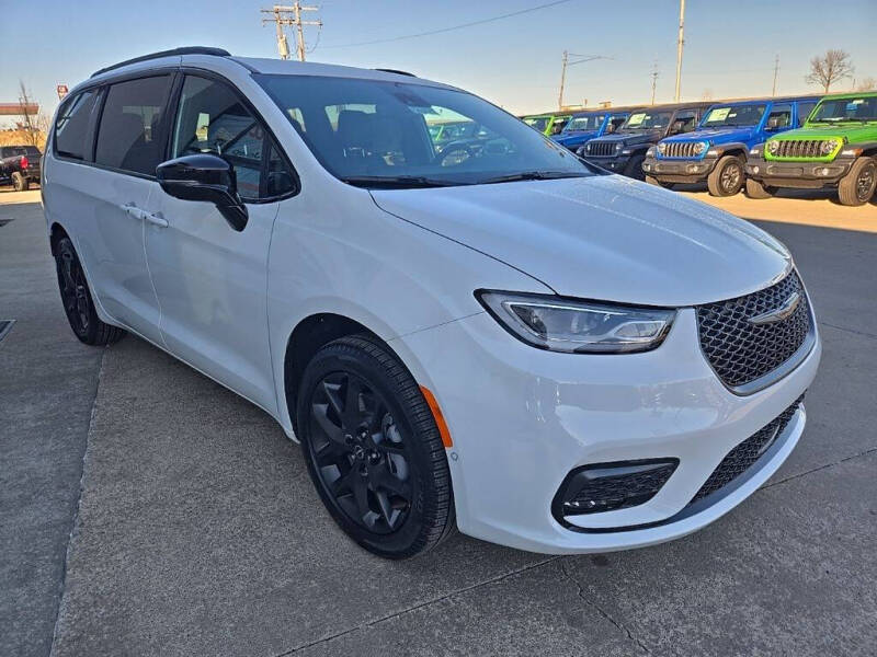 2026 Chrysler Pacifica Select