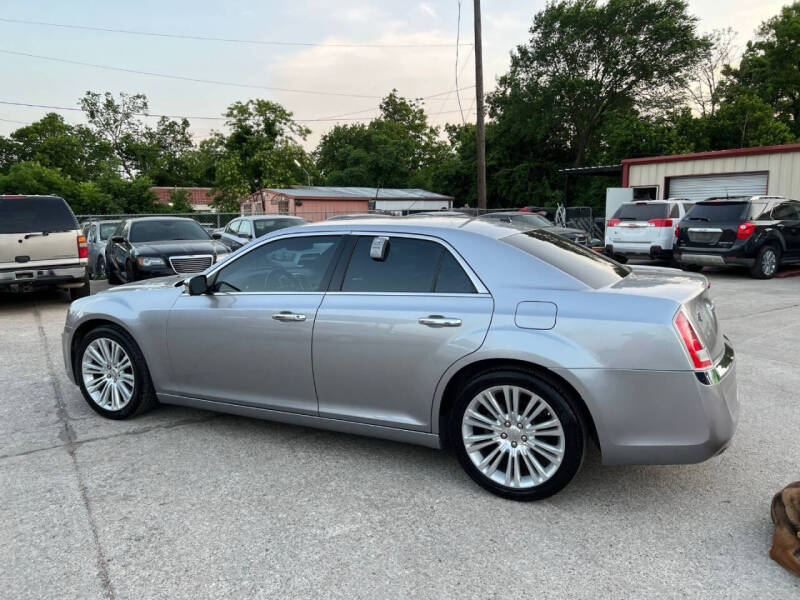 2011 Chrysler 300 C