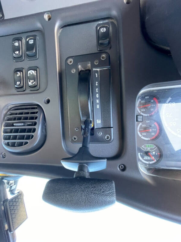 2013 Freightliner Business class M2