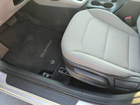 2019 Hyundai Elantra SE