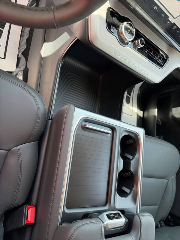 2027 Ford Expedition Active