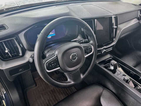 2024 Volvo XC60 B5 Core Dark Theme
