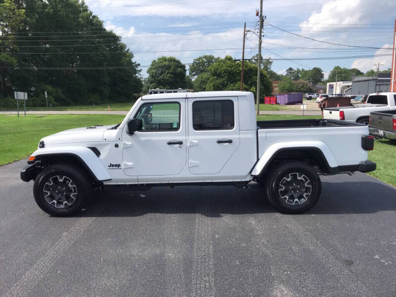 2026 Jeep Gladiator Sahara