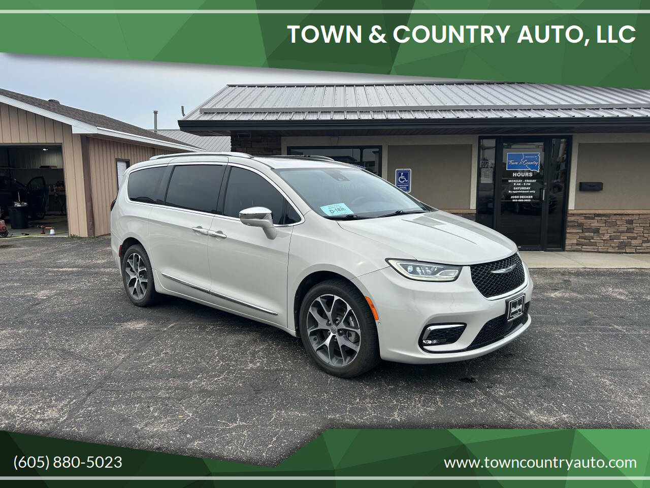 Beige 2021 Chrysler Pacifica Limited AWD Limited 4dr Mini-Van 1