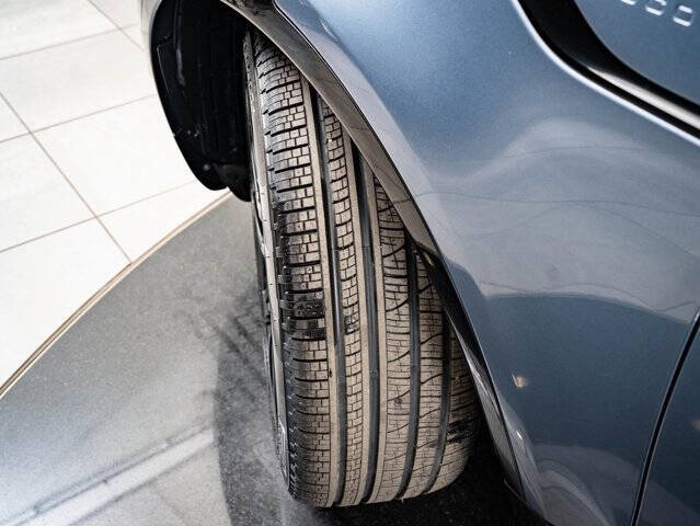 2023 Land Rover Discovery P300 S R-Dynamic