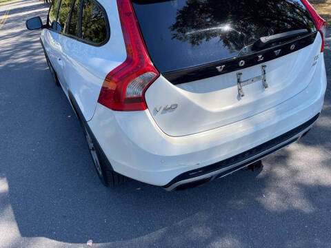 2015 Volvo V60 Cross Country T5