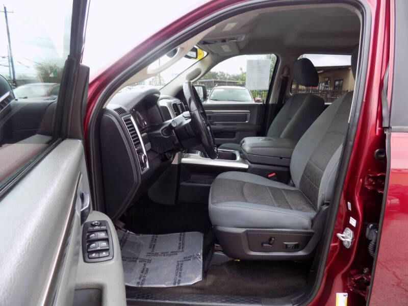 2017 RAM 1500 SLT