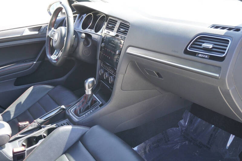 2019 Volkswagen Golf GTI SE