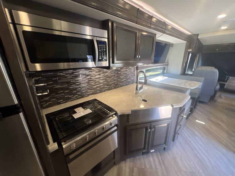 2020 Holiday Rambler Invicta