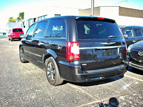 2015 Chrysler Town and Country S