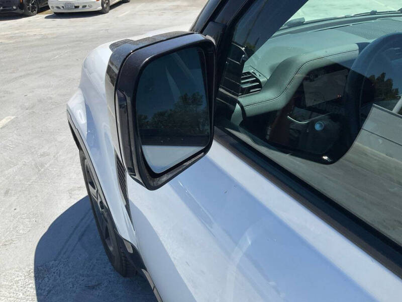 2024 Land Rover Defender 90 P400 X-Dynamic SE