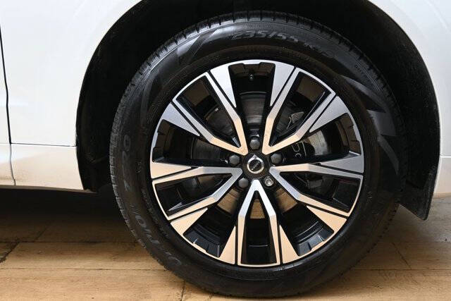 2024 Volvo XC60 B5 Core Dark Theme