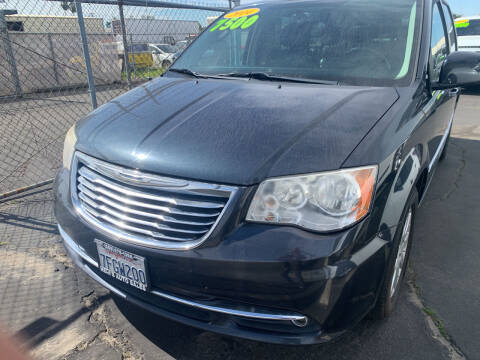 2014 Chrysler Town and Country for sale at Neri's Auto Sales in Sanger CA