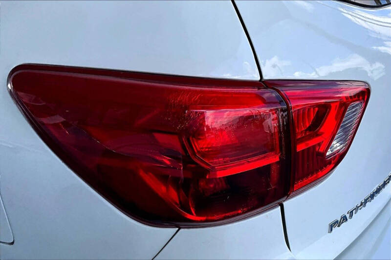 2018 Nissan Pathfinder SV