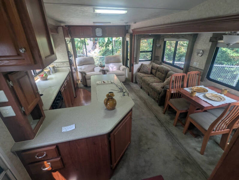 2005 Alpenlite Medinah 32RLT / 32ft