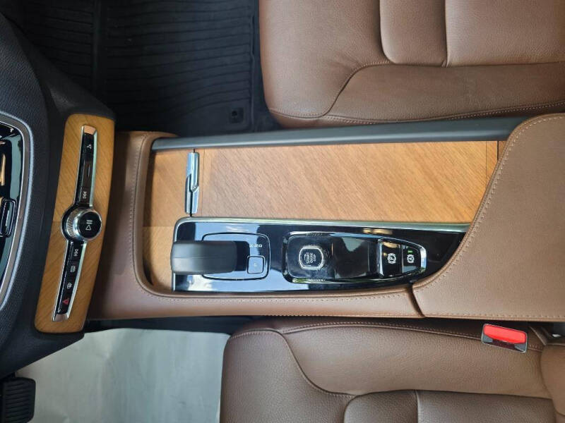 2023 Volvo XC90 B6 Plus Bright Theme 7P