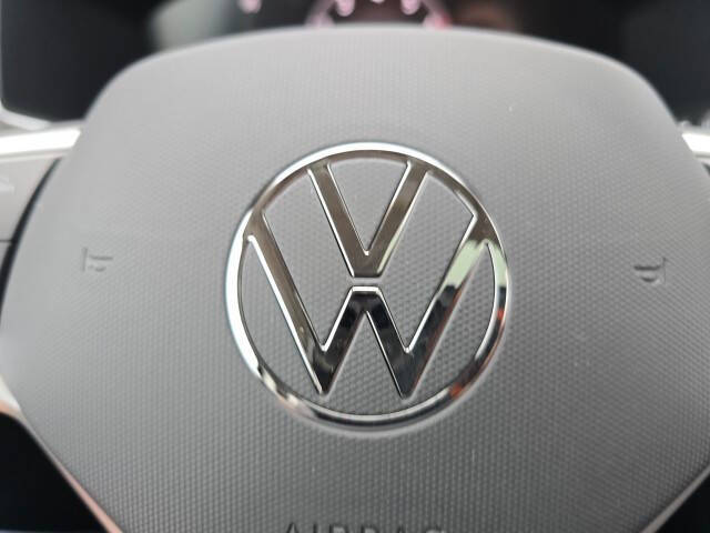 2025 Volkswagen Taos SE Black 4Motion