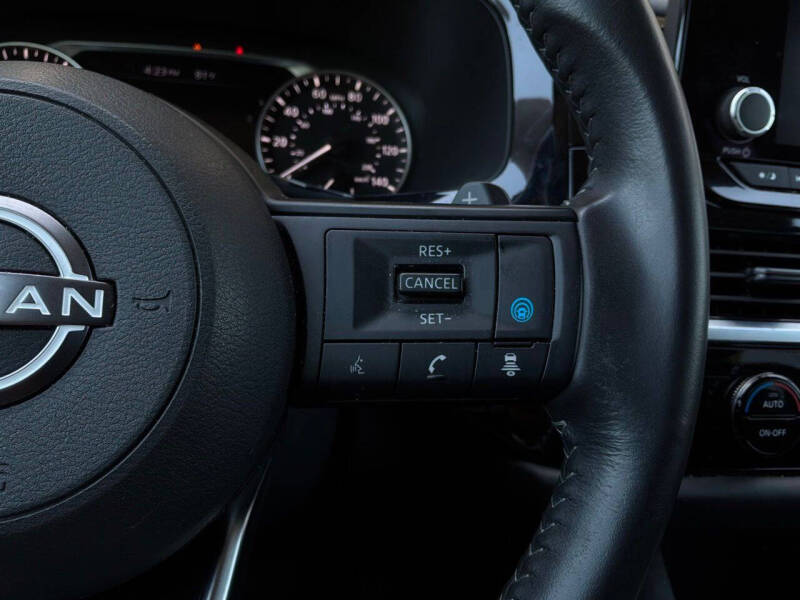2025 Nissan Pathfinder SV