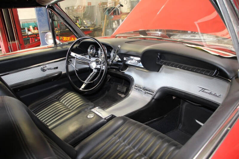 1962 Ford Thunderbird