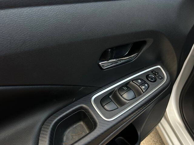 2022 Nissan Versa SR