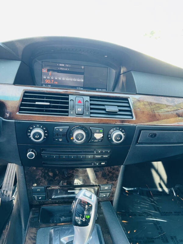 2009 BMW 5 Series 528i