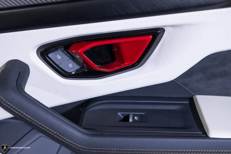 2024 Lamborghini Urus S