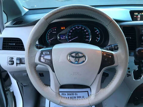 2014 Toyota Sienna XLE 8-Passenger