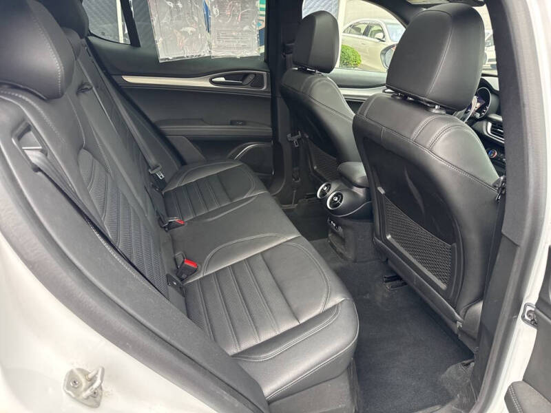 2022 Alfa Romeo Stelvio Veloce