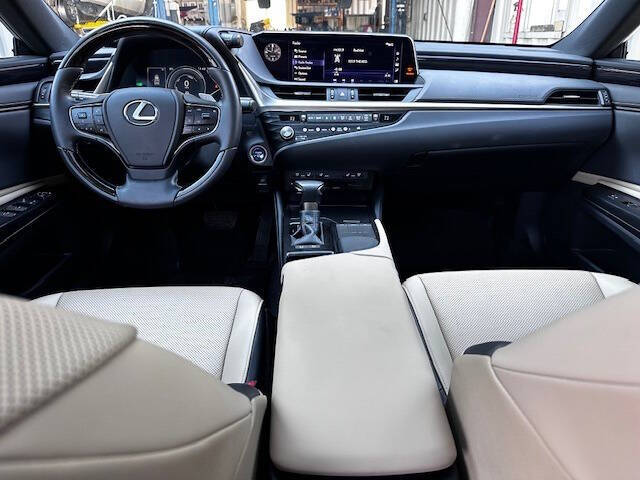 2021 Lexus ES 300h