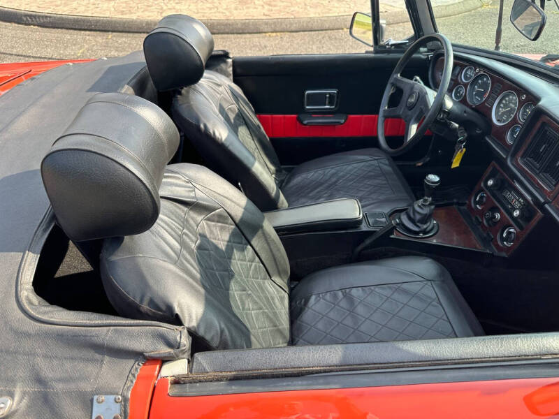 1977 MG B