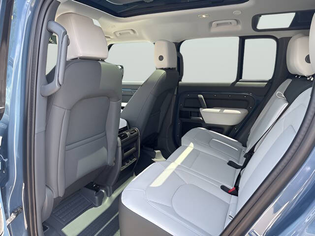 2025 Land Rover Defender 110 P300 S