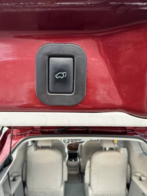 2014 Toyota Sienna XLE 7-Passenger